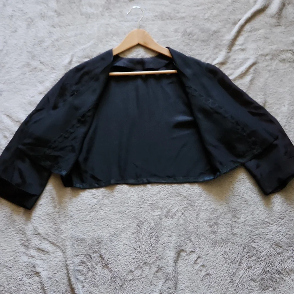 Black bolero jacket Sz M cropped open front loop detail shrug office cocktails